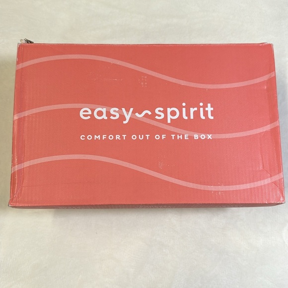 Easy Spirit Women’s Marlay Black Patent Leather Wide Width Pumps- 8.5W - Picture 5 of 9